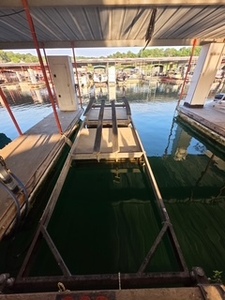2 tank boat lift